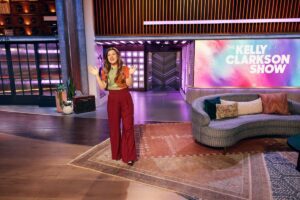 Kelly Clarkson Puts Kids First, Balances Motherhood with Talk Show Fame