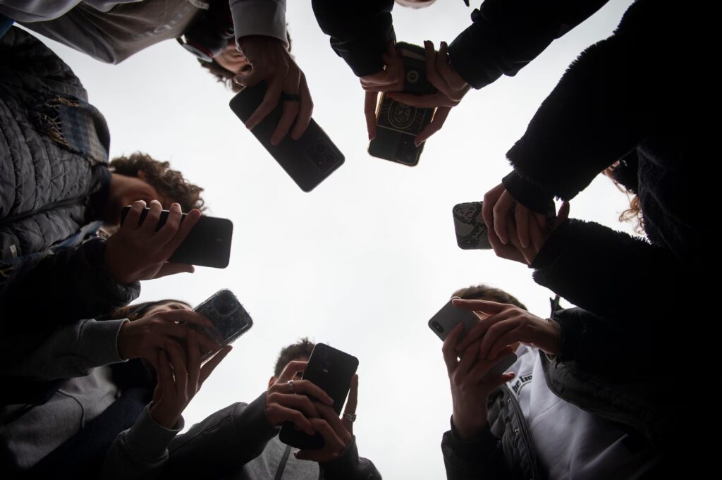 How Social Media Hooks Students: Notifications During School Hours and Teen Incentives