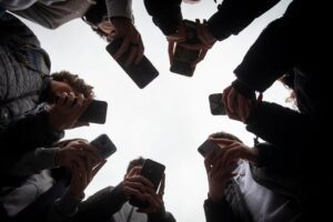 How Social Media Hooks Students: Notifications During School Hours and Teen Incentives