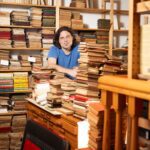 AI Revolutionizes Second-Hand Bookstores: A Knowledge Shake-Up