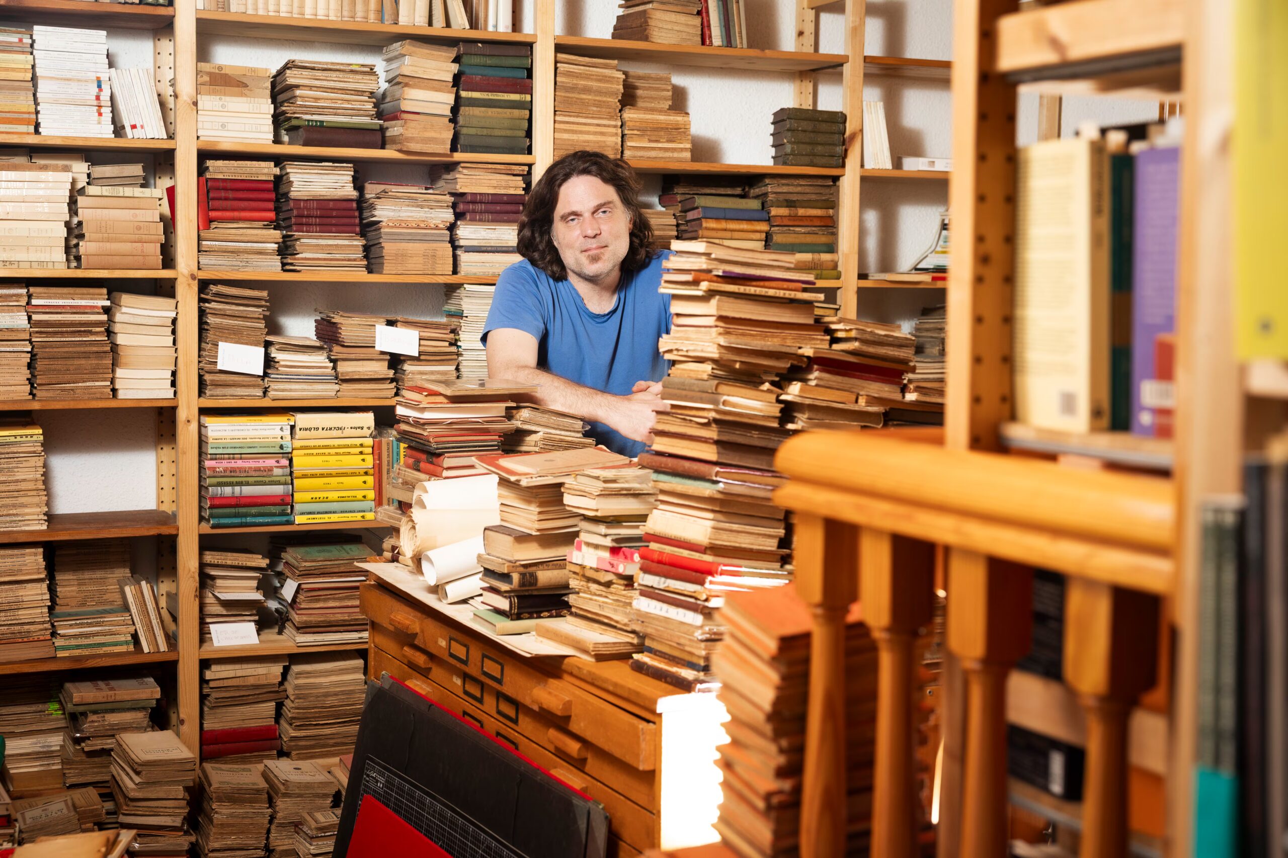 AI Revolutionizes Second-Hand Bookstores: A Knowledge Shake-Up
