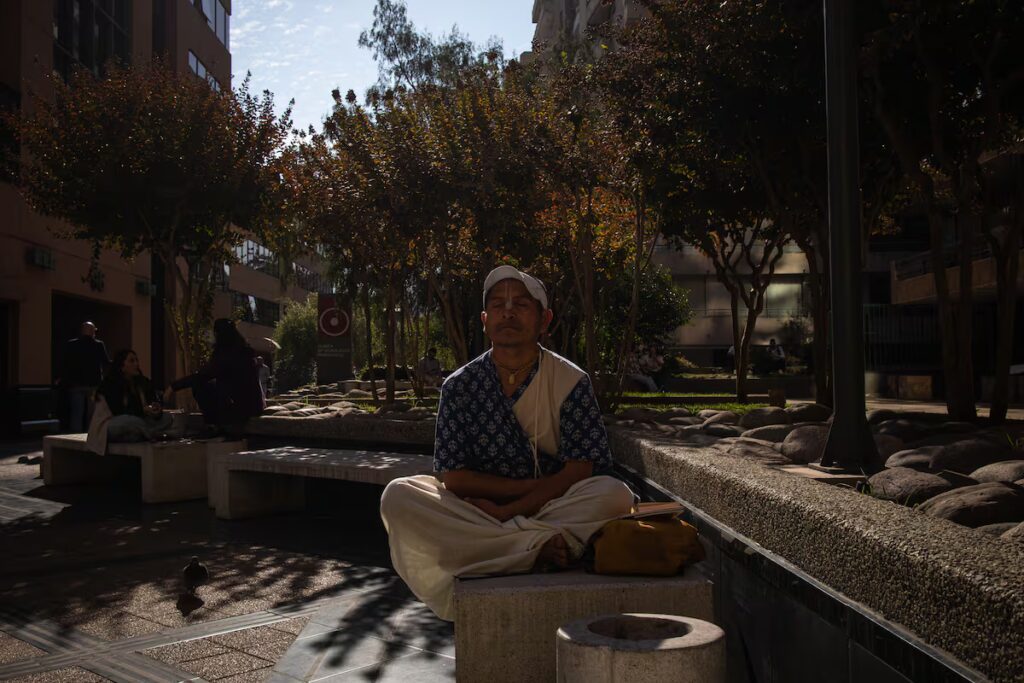 Young Chileans Embrace New Spirituality: Tarot, Reiki, and Astrology Replace Church