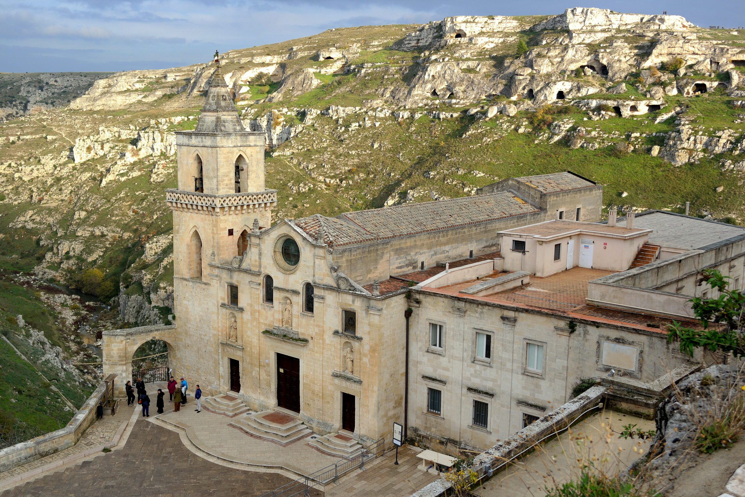 San Pietro Caveoso, the church on the square at the edge of Sasso Caveoso