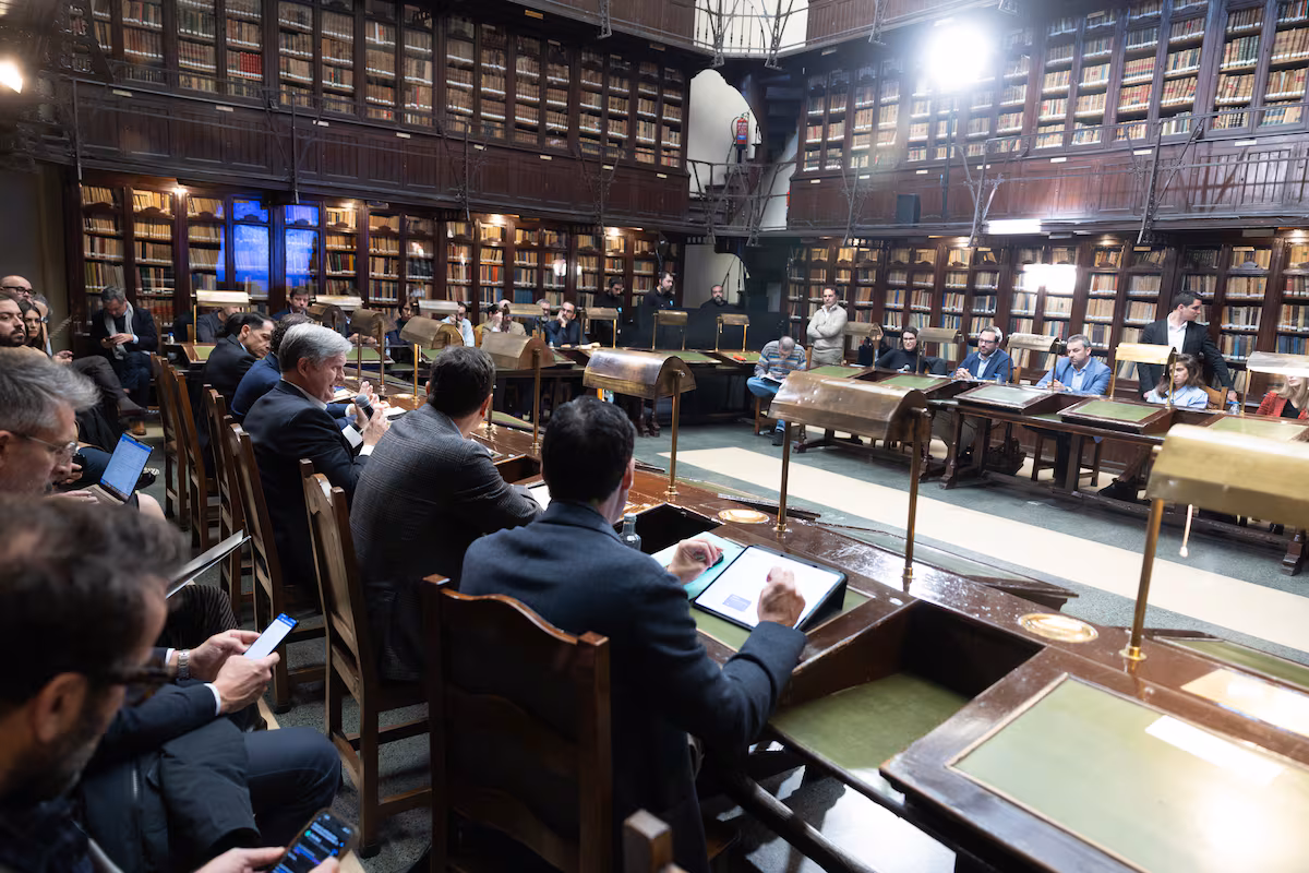 Exploring Major Failures and Notable Successes in Business History