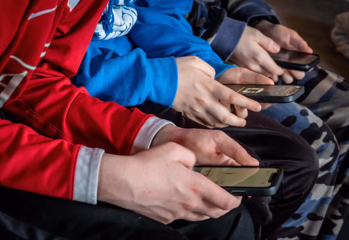 France Considers Ban on Child Networks Under 15: Protecting Young Minds