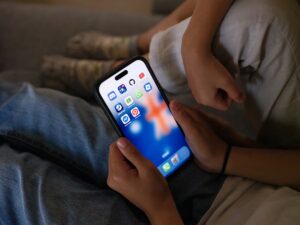 Australia's Government Warns Social Media Firms as Minor Usage Surges