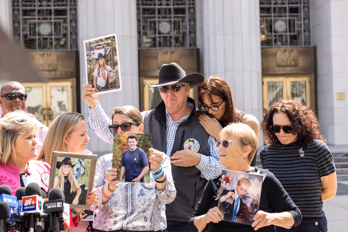 Is Instagram Messaging the New Smoking? The 'Tobacco Era' Hits Social Media