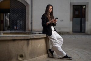 Teen Shares Journey Growing Up Unsupervised on Social Media