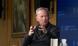 College Students Boo AI at US Graduation: A Generational Rejection?