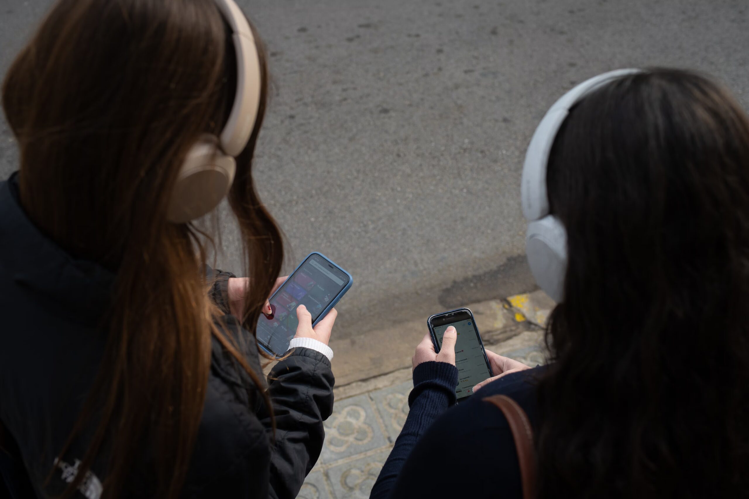 Ombudsman Urges Governments to Safeguard Minors from Social Media Dangers