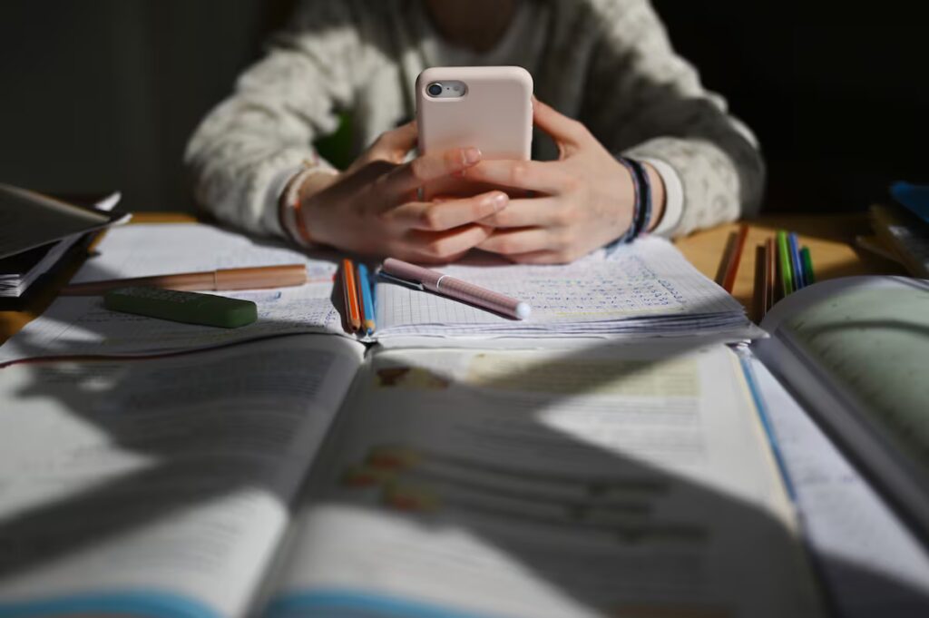 Master Your Focus: 5 Strategies to Curb Digital Distractions