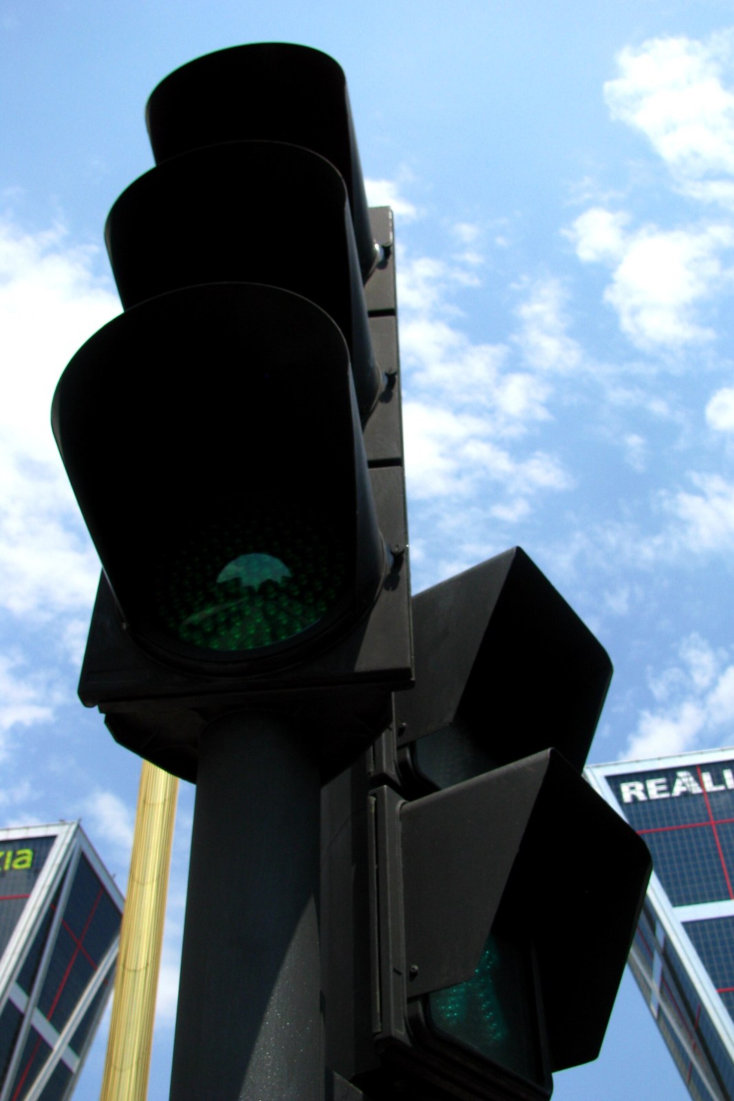 Waymo Heads for Madrid: What Europe's Robotaxi Race Really Tests in 2027 2 - Instant Vista Traffic light in Madrid's Plaza de Castilla with the leaning Puerta de Europa towers behind it